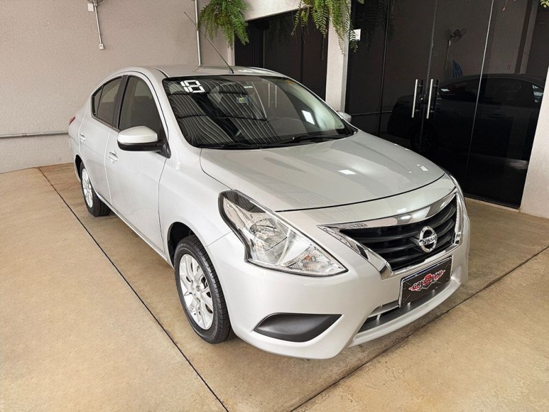 Ve�culo: Nissan - Versa - 1.6 16V SV em Ribeir�o Preto