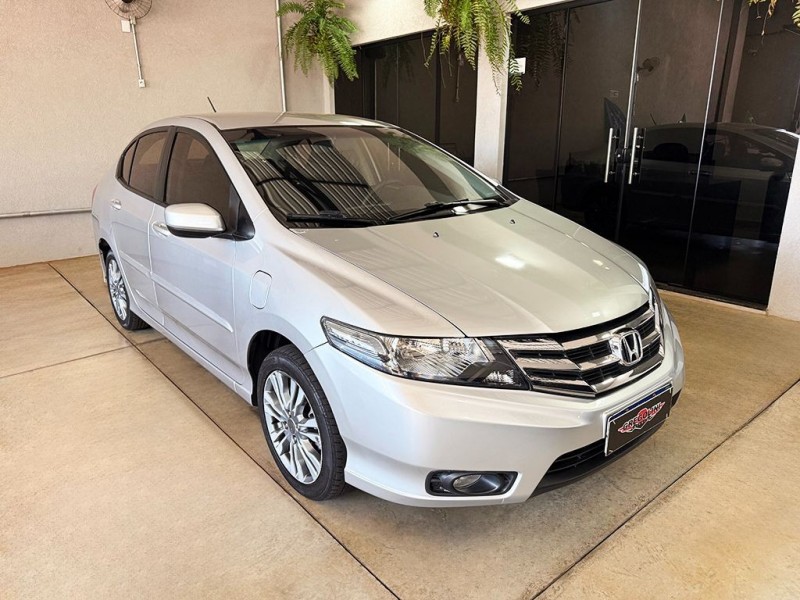 Ve�culo: Honda - City - 1.5 LX 16V em Ribeir�o Preto