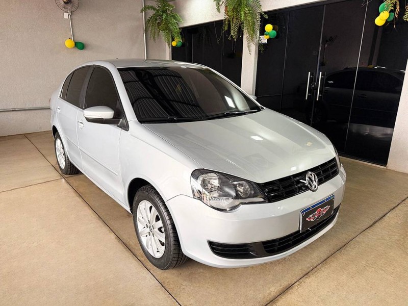 Ve�culo: Volkswagen - Polo Sedan - 1.6 MI 8V em Ribeir�o Preto