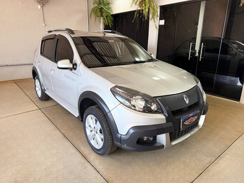 Ve�culo: Renault - Sandero - 1.6 STEPWAY 8V em Ribeir�o Preto