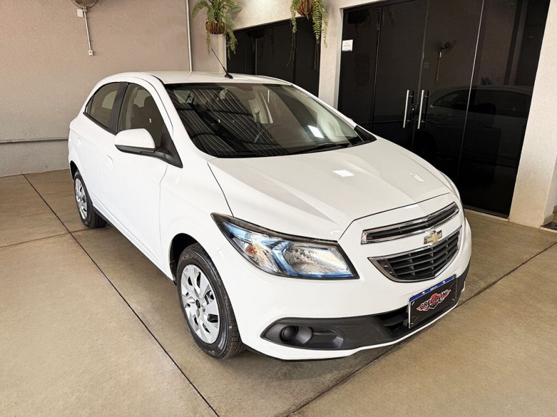 Ve�culo: Chevrolet (GM) - Onix - 1.4 MPFI LT 8V em Ribeir�o Preto