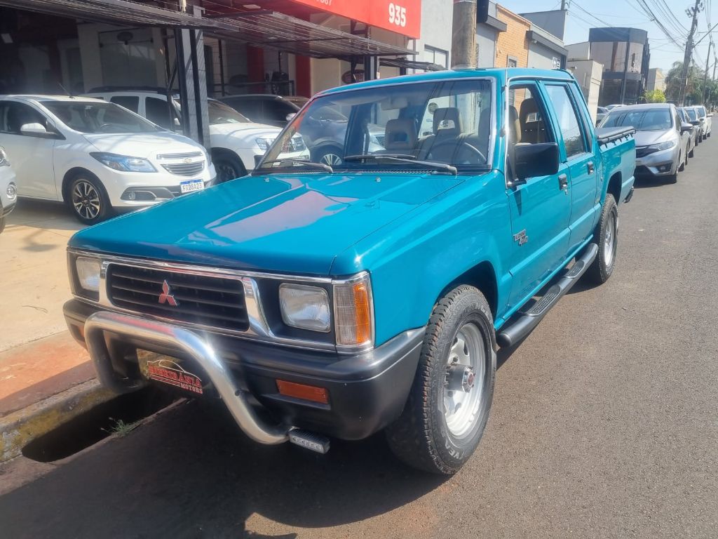 Veculo: Mitsubishi - L-200 - 2.5 4x4 CD Turbo Diesel em Ribeiro Preto