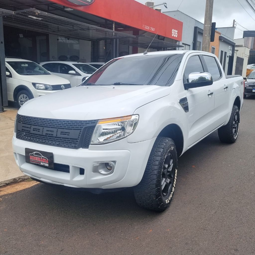 Ve�culo: Ford - Ranger - XLT 3.2 20V 4x4 CD Diesel Aut. em Ribeir�o Preto