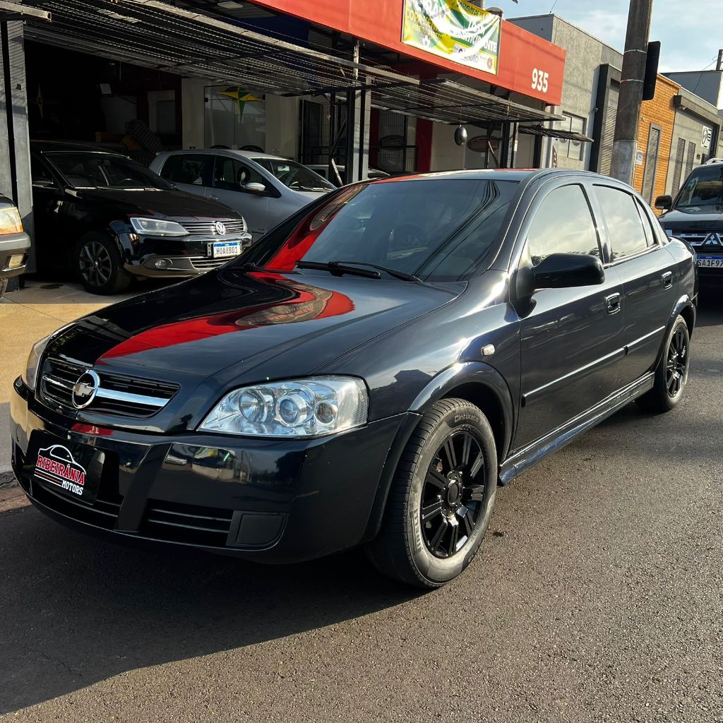 Ve�culo: Chevrolet (GM) - Astra Hatch - Sedan 1.8 MPFI 8V 4p em Ribeir�o Preto
