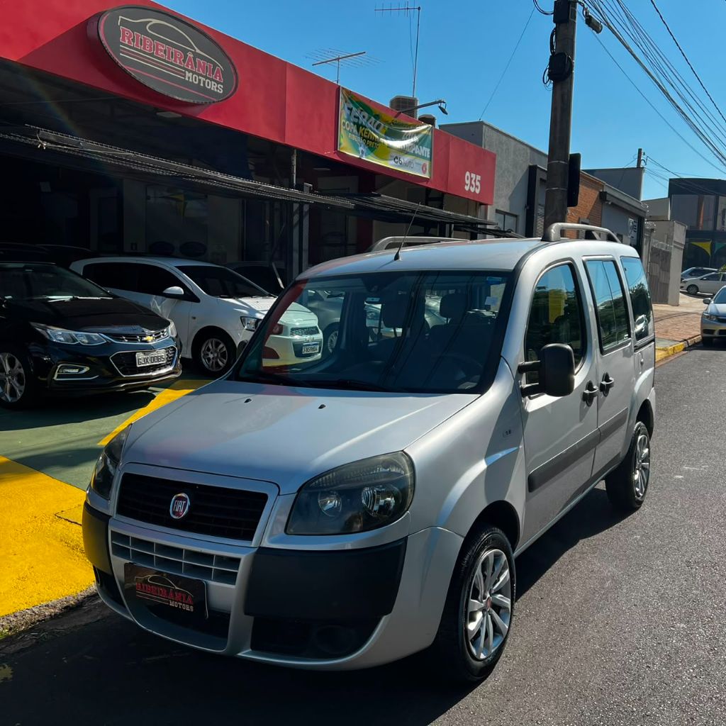 Ve�culo: Fiat - Dobl� - ESSENCE 1.8 Flex 16V 5p em Ribeir�o Preto