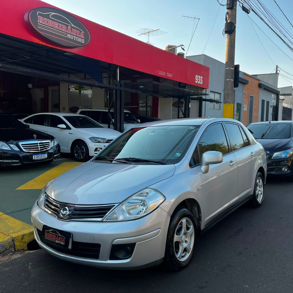 Ve�culo: Nissan - Tiida - S 1.8/1.8 Flex 16V  Mec. em Ribeir�o Preto