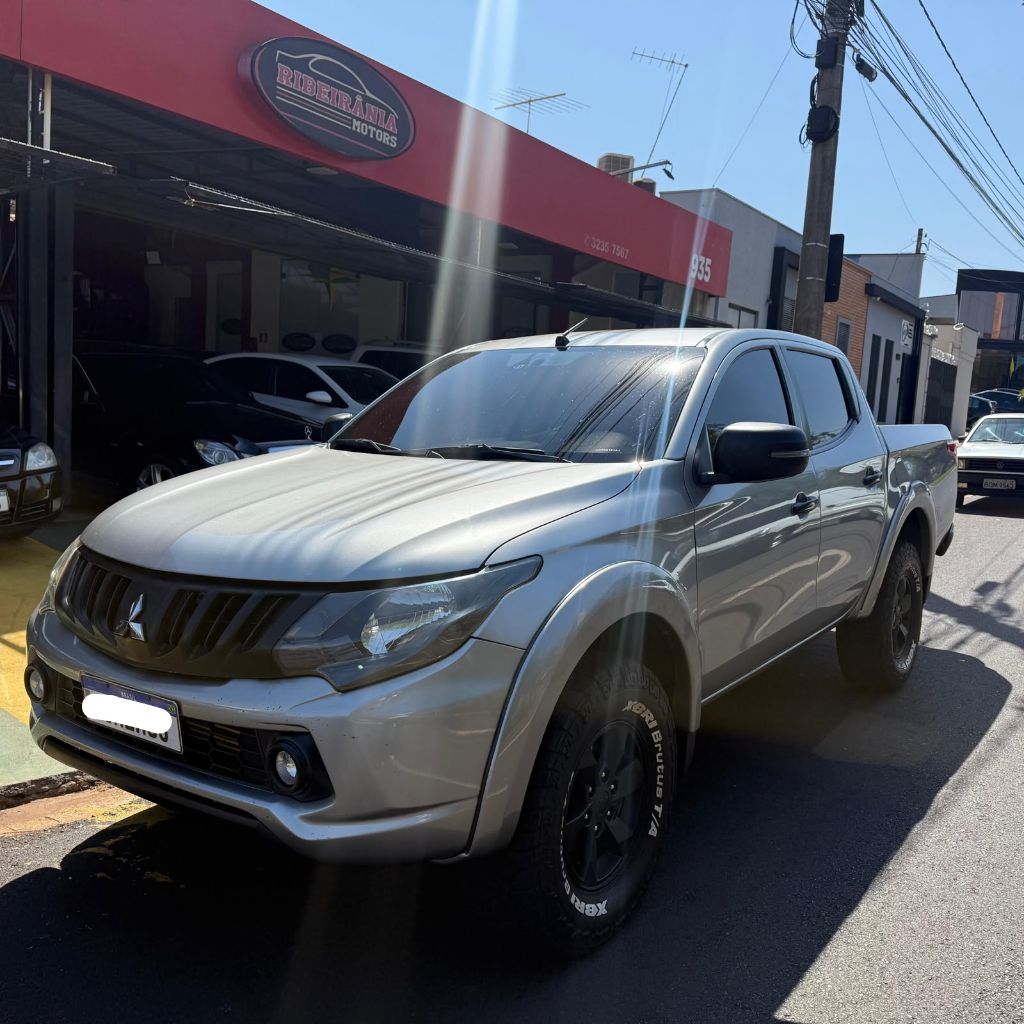 Ve�culo: Mitsubishi - L-200 - Triton Sport HPE 2.4 CD Diesel Aut. em Ribeir�o Preto