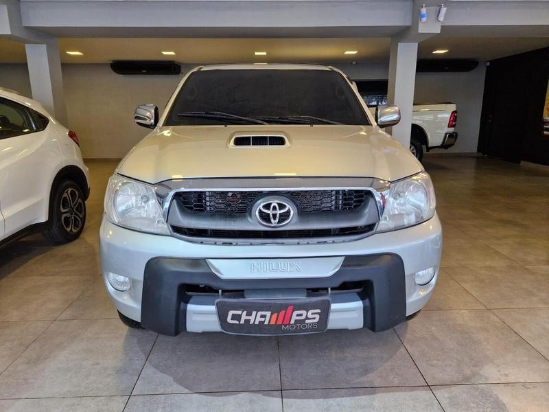 Veculo: Toyota - Hilux -  em Ribeiro Preto