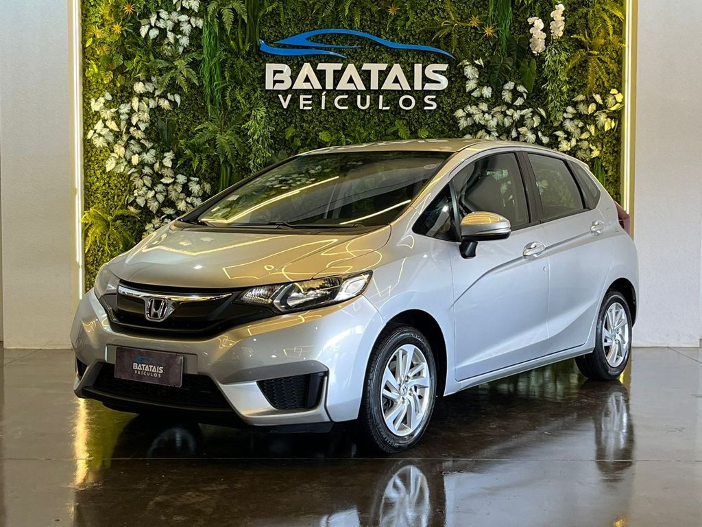 Veculo: Honda - Fit - Honda Fit LX 1.5 Flexone 16V 5p Aut. - Prata - 2015 em Batatais