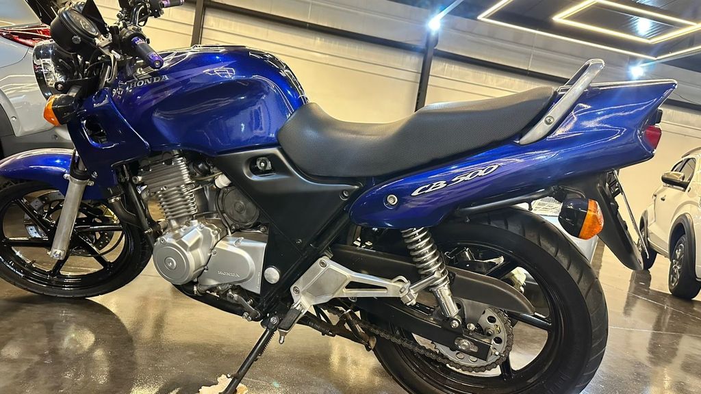 Veculo: Honda - CB -  em Batatais