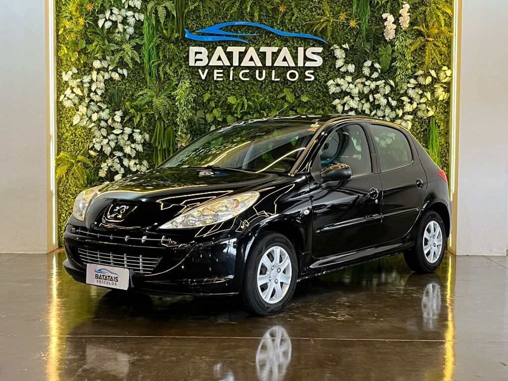 Ve�culo: Peugeot - 207 - Peugeot 207 XR 1.4 Flex 8V 5p - Preto - 2013 em Batatais