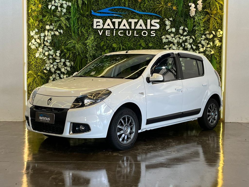 Ve�culo: Renault - Sandero - Renault SANDERO Privil�ge Hi-Flex 1.6 16V 5p Aut - Branco - 2014 em Batatais