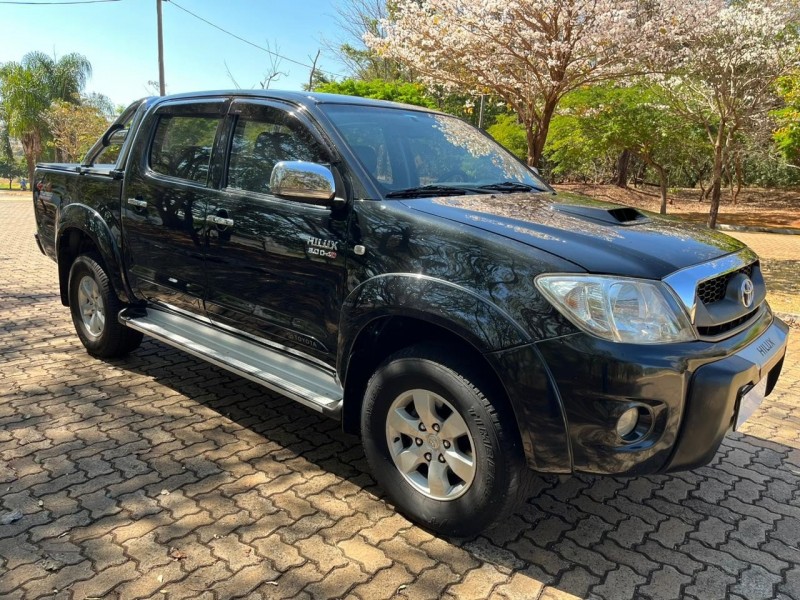 Veículo: Toyota - Hilux - SRV 3.0 em Ribeirão Preto