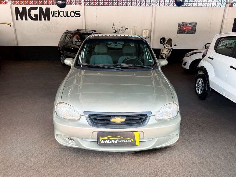 Ve�culo: Chevrolet (GM) - Corsa Sedan - 1.0 MPFI LIFE 8V em Ribeir�o Preto