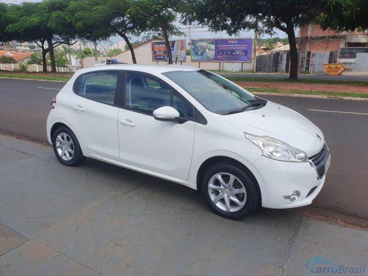 Classe A Veculos | 208 1.5 ACTIVE PACK 15/15 - foto 2