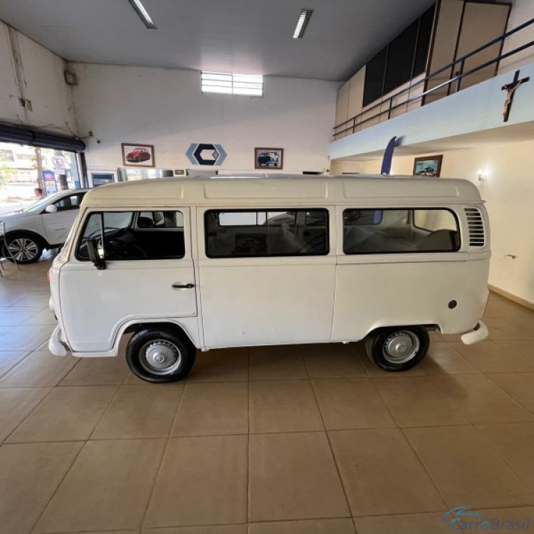 Cristal Veiculos  | Kombi 1.4 Flex 9 Lugares 13/13 - foto 2