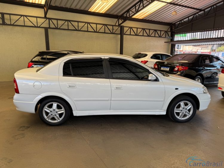 Avenida Veculos | Astra Sedan  02/02 - foto 4