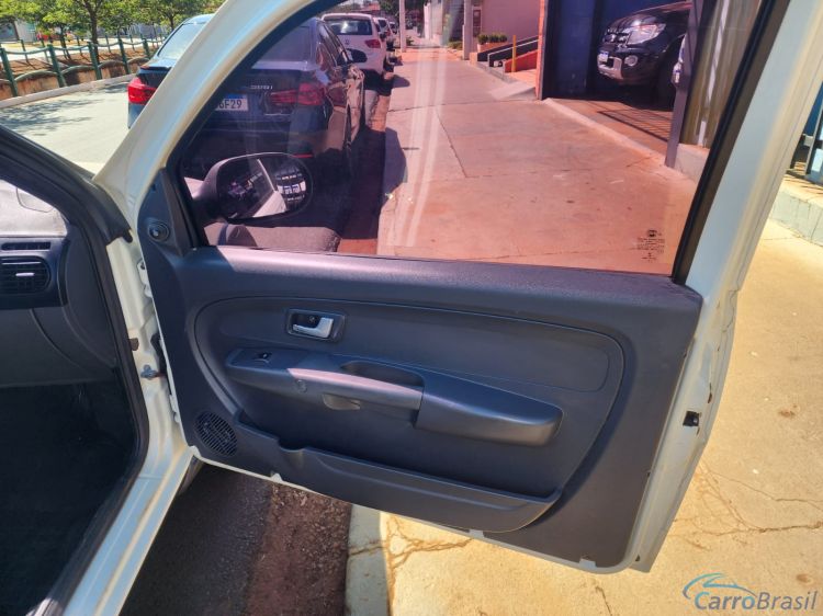 Brekar Veculos | Strada Cab Simples 1.4 16/16 - foto 7