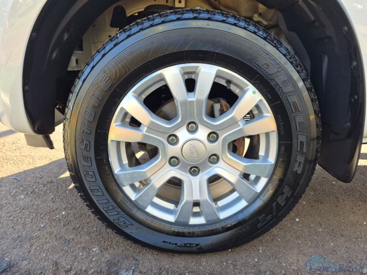 Brekar Veículos | Ranger Limited 3.2 4X4 Aut. 4P. 17/17 - foto 9