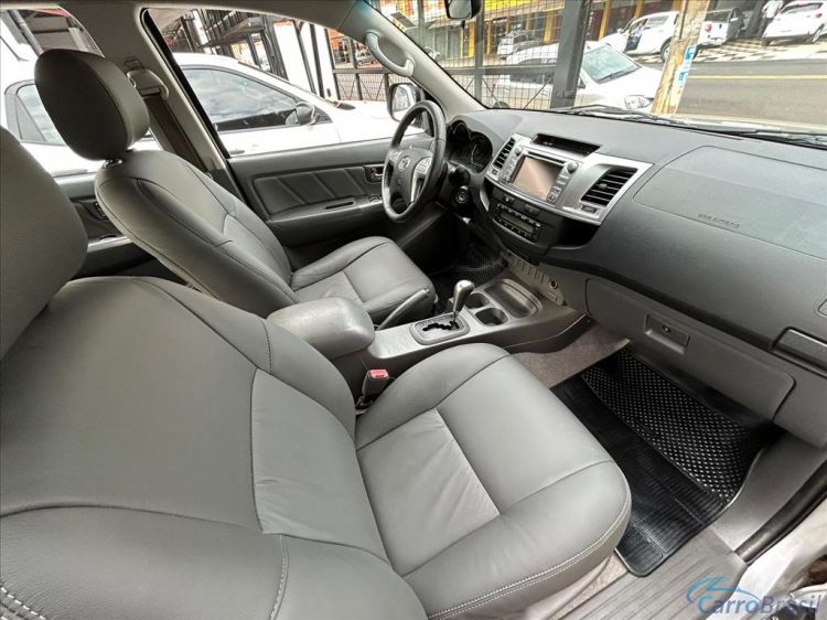 Kito Veculos | Hilux 2.7 SRV 4X2 CD 16V FLEX 4P AUTOMTICO 15/15 - foto 9
