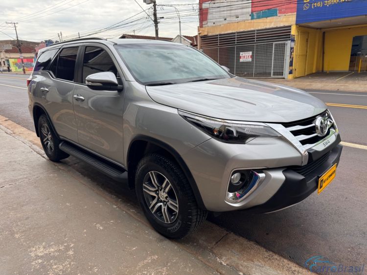 MV Automveis | Hilux 2.7 SR 7 LUGARES 4X2 16V FLEX 4P AUTOMTICO 17/17 - foto 2