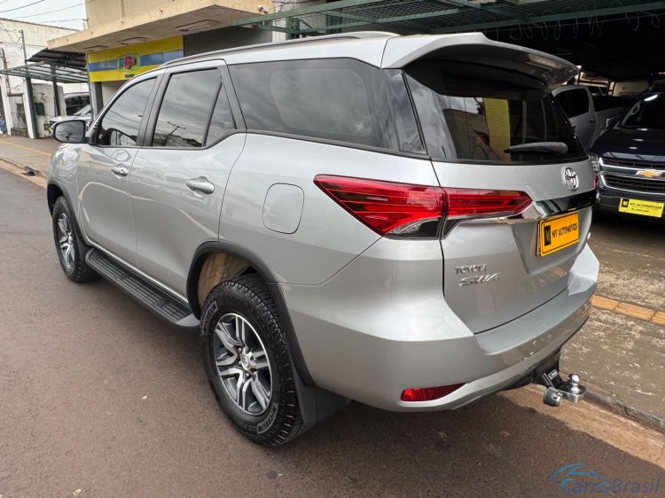 MV Automveis | Hilux 2.7 SR 7 LUGARES 4X2 16V FLEX 4P AUTOMTICO 17/17 - foto 3