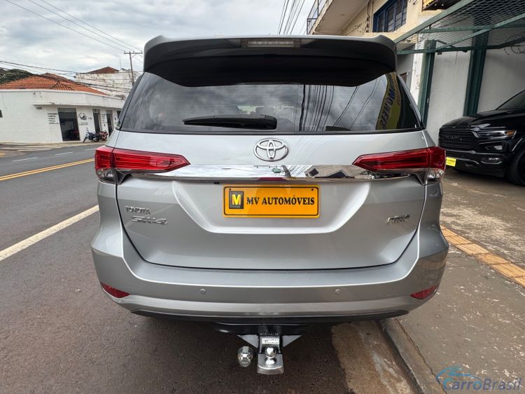 MV Automveis | Hilux 2.7 SR 7 LUGARES 4X2 16V FLEX 4P AUTOMTICO 17/17 - foto 6