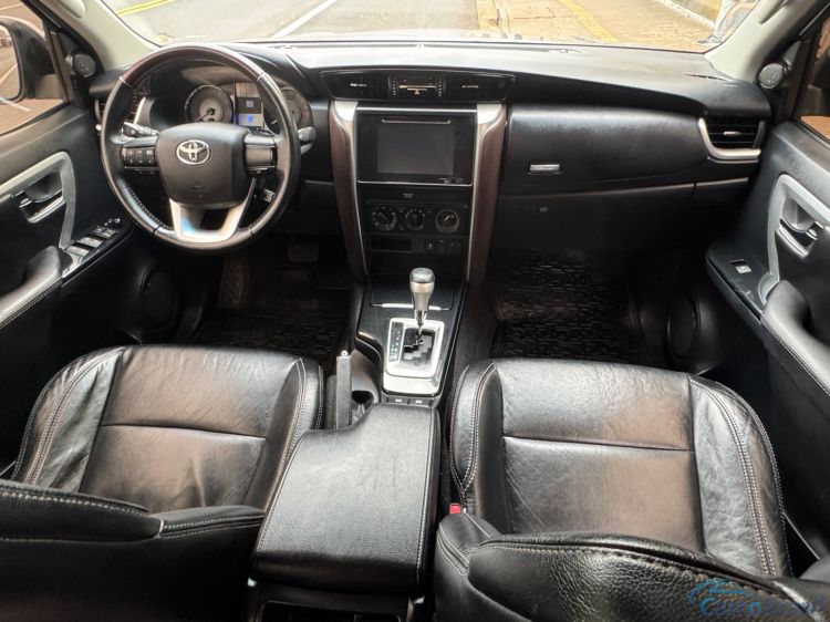 MV Automveis | Hilux 2.7 SR 7 LUGARES 4X2 16V FLEX 4P AUTOMTICO 17/17 - foto 7