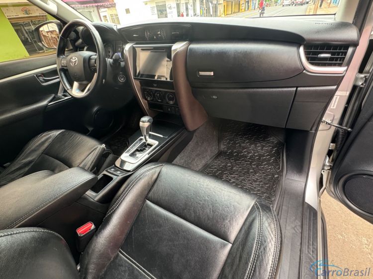 MV Automveis | Hilux 2.7 SR 7 LUGARES 4X2 16V FLEX 4P AUTOMTICO 17/17 - foto 9