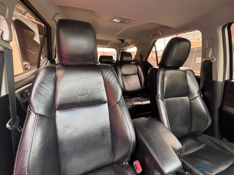 MV Automveis | Hilux 2.7 SR 7 LUGARES 4X2 16V FLEX 4P AUTOMTICO 17/17 - foto 10