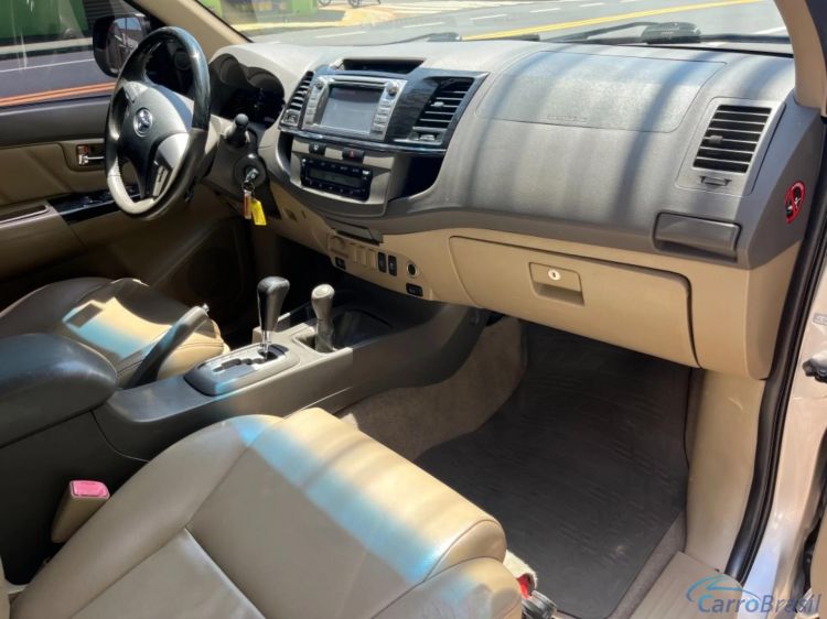 MV Automveis | Hilux 3.0 SRV 4X4 7 LUGARES 16V TURBO INTERCOOLER DIESEL 4P AUTOMTICO 11/12 - foto 9