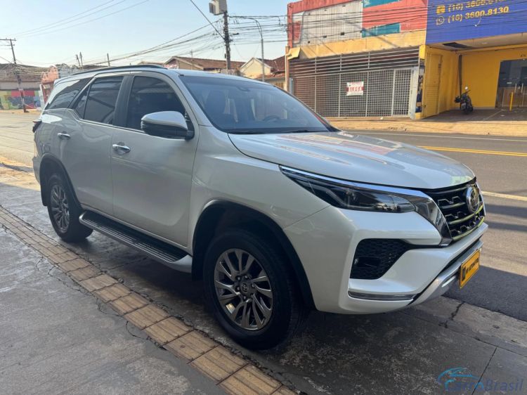 MV Automveis | Hilux 2.8 D-4D TURBO DIESEL SRX 7L 4X4 AUTOMTICO 22/22 - foto 2
