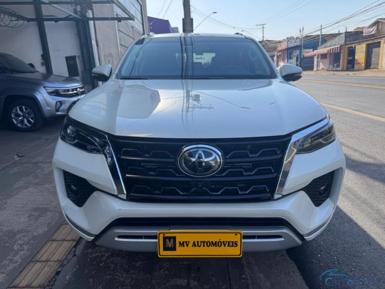 MV Automveis | Hilux 2.8 D-4D TURBO DIESEL SRX 7L 4X4 AUTOMTICO 22/22 - foto 5