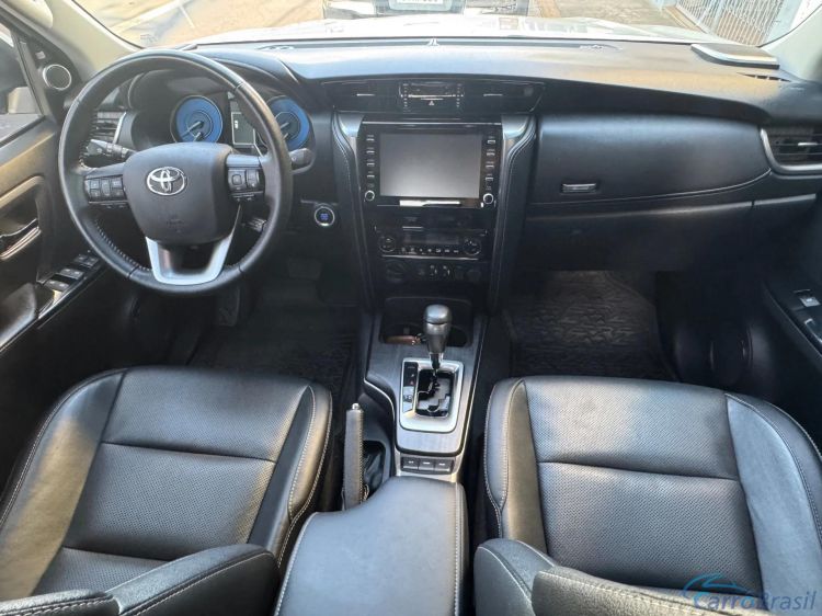 MV Automveis | Hilux 2.8 D-4D TURBO DIESEL SRX 7L 4X4 AUTOMTICO 22/22 - foto 7