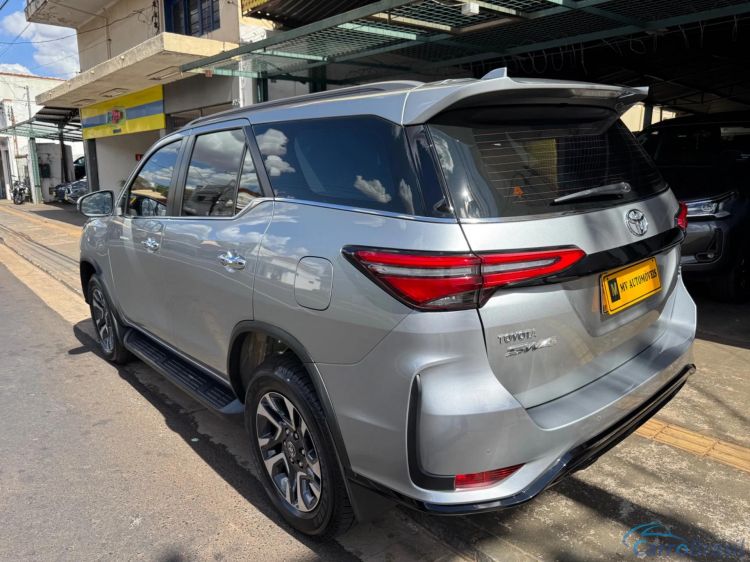 MV Automveis | Hilux 2.8 D-4D TURBO DIESEL SRX PLATINUM 7L 4X4 AUTOMTICO 24/24 - foto 4