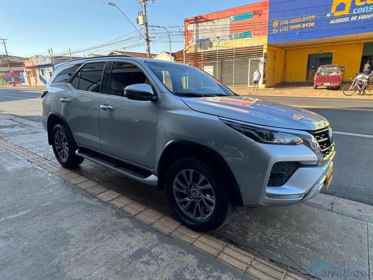 MV Automveis | Hilux 2.8 D-4D TURBO DIESEL SRX 7L 4X4 AUTOMTICO 21/21 - foto 2