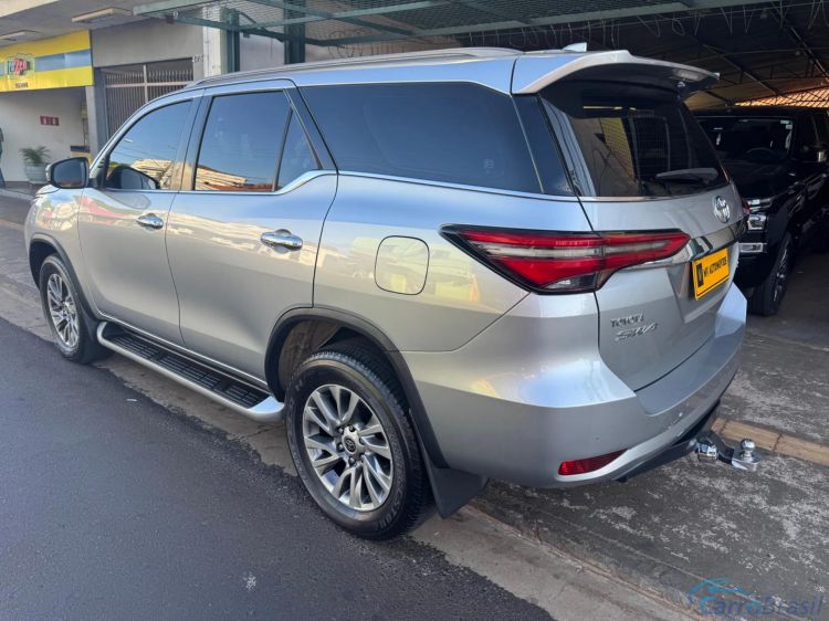 MV Automveis | Hilux 2.8 D-4D TURBO DIESEL SRX 7L 4X4 AUTOMTICO 21/21 - foto 3