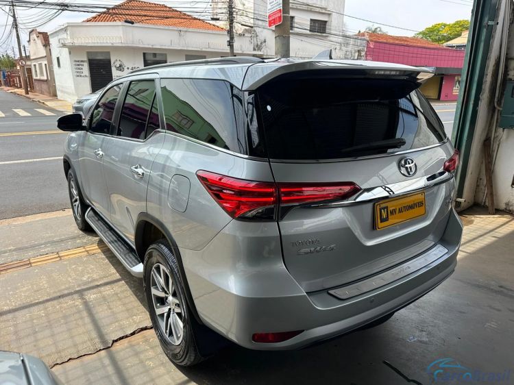 MV Automveis | Hilux 2.8 SRX 4X4 7 LUGARES 16V TURBO INTERCOOLER DIESEL 4P AUTOMTICO 17/17 - foto 4