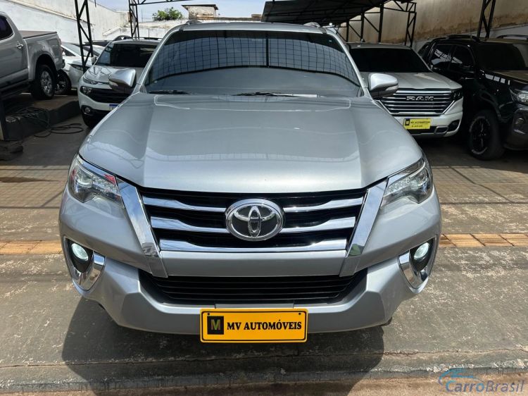 MV Automveis | Hilux 2.8 SRX 4X4 7 LUGARES 16V TURBO INTERCOOLER DIESEL 4P AUTOMTICO 17/17 - foto 5