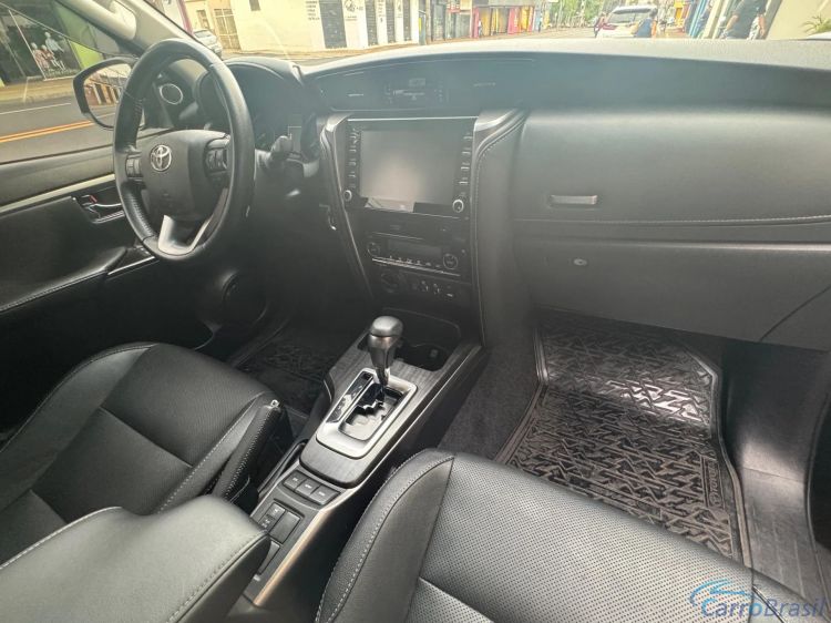 MV Automveis | Hilux 2.8 D-4D TURBO DIESEL SRX 7L 4X4 AUTOMTICO 21/21 - foto 9