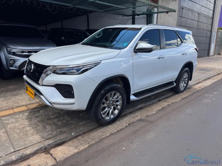 MV Automóveis | Hilux 2.8 D-4D TURBO DIESEL SRX 7L 4X4 AUTOMÁTICO 23/24 - foto 1
