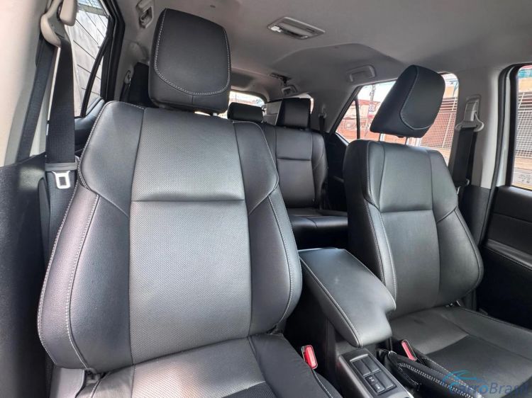 MV Automóveis | Hilux 2.8 D-4D TURBO DIESEL SRX 7L 4X4 AUTOMÁTICO 23/24 - foto 10