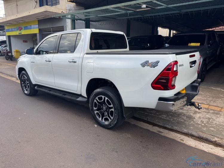 MV Automóveis | Hilux 2.8 D-4D TURBO DIESEL CD SRX 4X4 AUTOMÁTICO 21/21 - foto 3