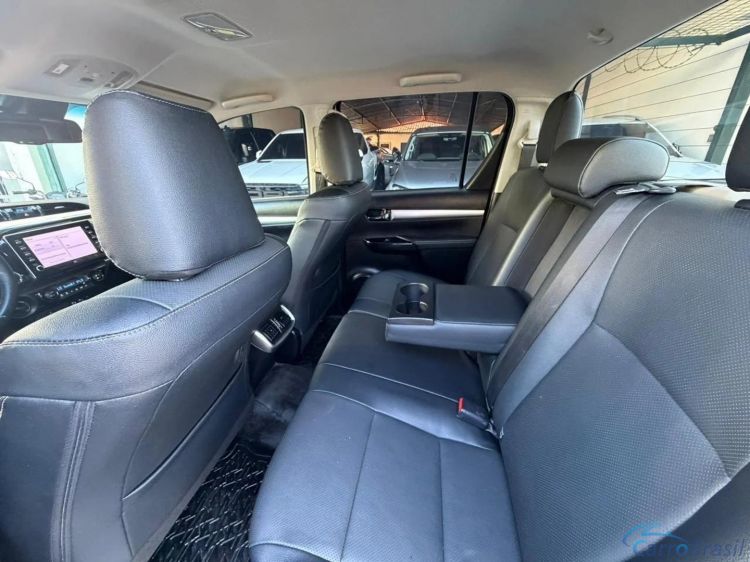 MV Automóveis | Hilux 2.8 D-4D TURBO DIESEL CD SRX LIMITED 4X4 AUTOMÁTICO 23/23 - foto 8