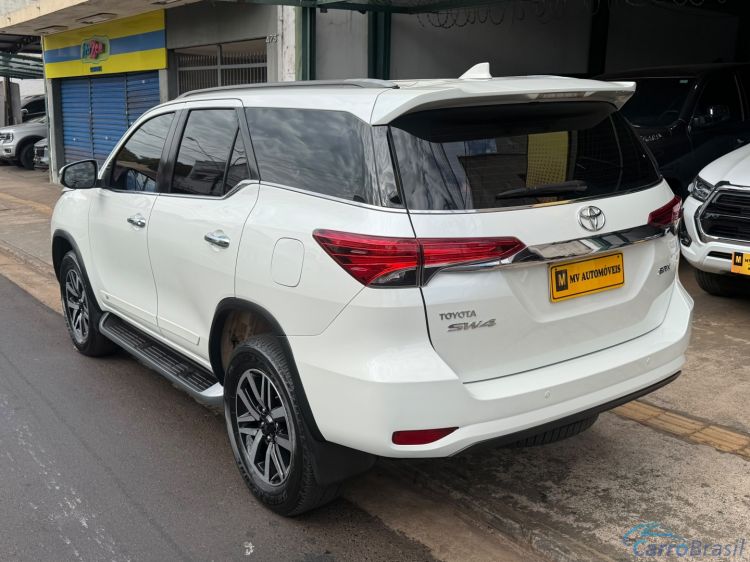 MV Automóveis | Hilux 2.8 SRX 4X4 7 LUGARES 16V TURBO INTERCOOLER DIESEL 4P AUTOMÁTICO 17/18 - foto 4