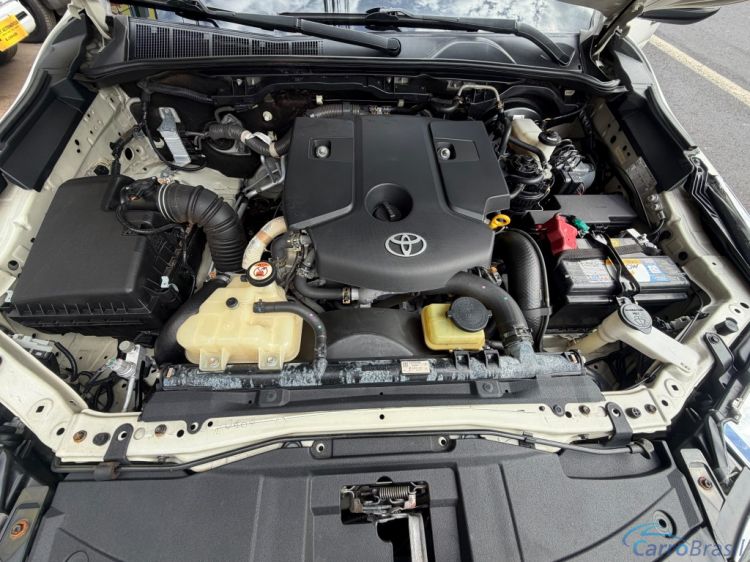 MV Automóveis | Hilux 2.8 SRX 4X4 7 LUGARES 16V TURBO INTERCOOLER DIESEL 4P AUTOMÁTICO 17/18 - foto 10