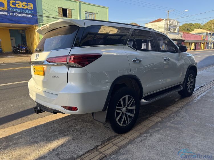MV Automóveis | Hilux 2.8 SRX 4X4 16V TURBO INTERCOOLER DIESEL 4P AUTOMÁTICO 17/17 - foto 4