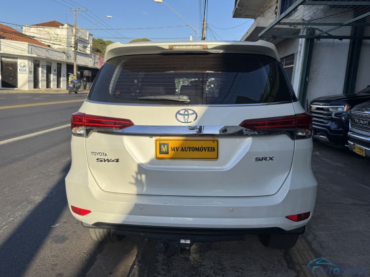 MV Automóveis | Hilux 2.8 SRX 4X4 16V TURBO INTERCOOLER DIESEL 4P AUTOMÁTICO 17/17 - foto 6