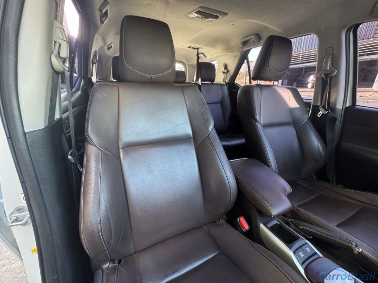 MV Automóveis | Hilux 2.8 SRX 4X4 16V TURBO INTERCOOLER DIESEL 4P AUTOMÁTICO 17/17 - foto 9