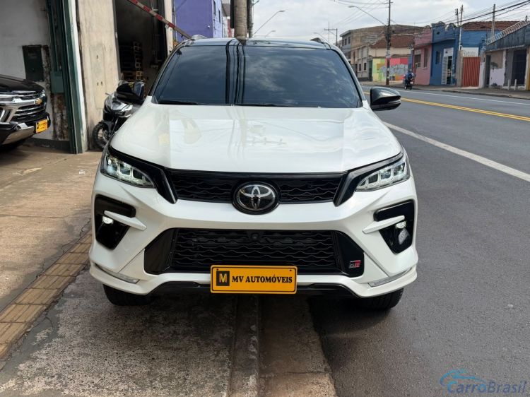 MV Automóveis | Hilux 2.8 D-4D TURBO DIESEL GR-S 7L 4X4 AUTOMÁTICO 22/22 - foto 5